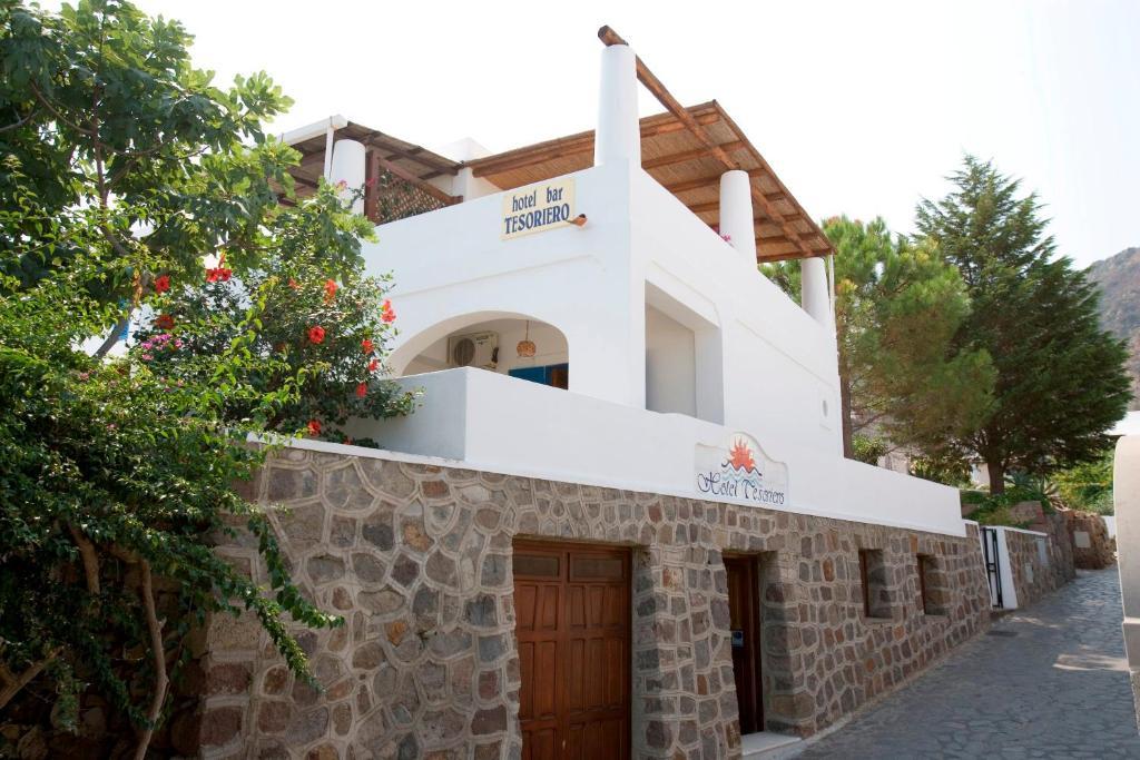 Hotel Tesoriero Panarea Exterior foto